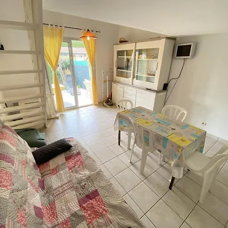 Holiday home Pavillon 5 Pers Avec Piscine Et Parking A - Fr-1-781-60 *